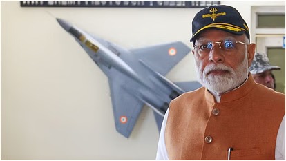 Operation Sindoor: सेना के साहस को सलाम करने आदमपुर एयरबेस पहुंचे पीएम मोदी; पाकिस्तान के झूठ का किया पर्दाफाश