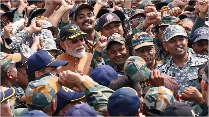 Operation Sindoor: सेना के साहस को सलाम करने आदमपुर एयरबेस पहुंचे पीएम मोदी; पाकिस्तान के झूठ का किया पर्दाफाश