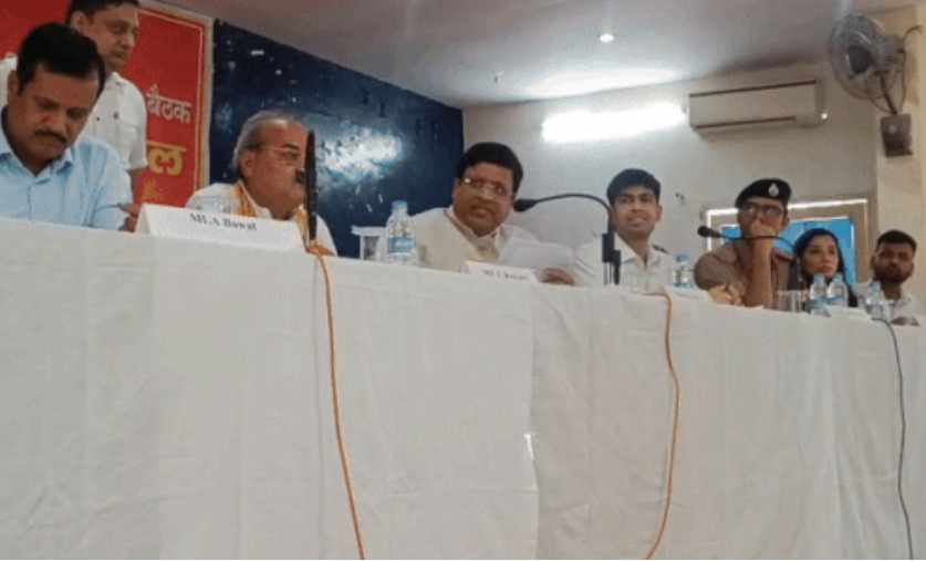 एक्शन मोड में कैबिनेट मंत्री विपुल गोयल, ग्रीवेंट मीटिंग में लगाई अधिकारियों को फटकार