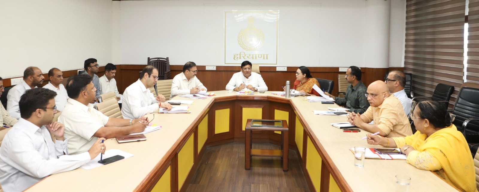 हिसार एयरपोर्ट को लेकर कैबिनेट मंत्री विपुल गोयल की अहम बैठक....