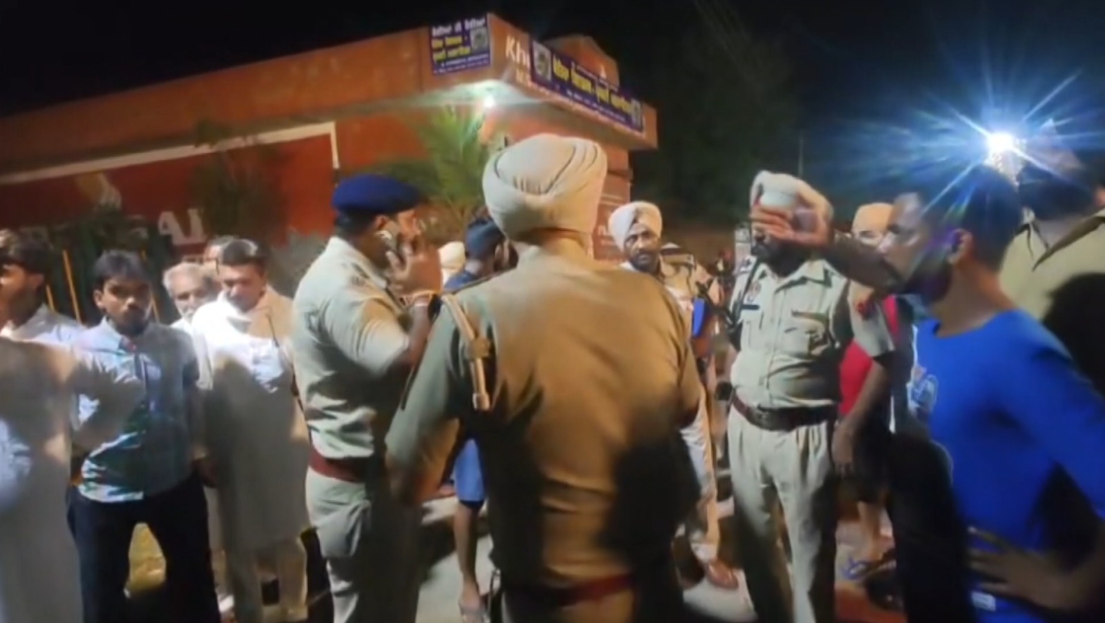 गुरदासपुर में एक कार्यक्रम की घटना में सरपंच और तीन अन्य घायल हो गए