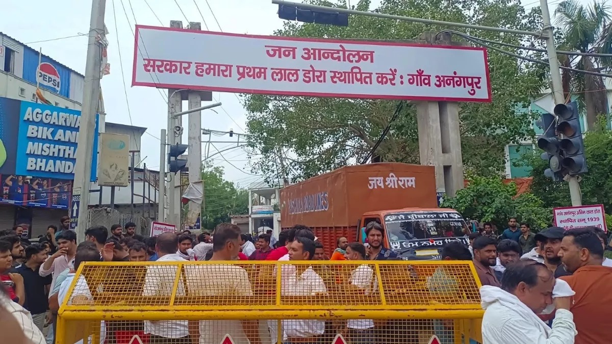 अनंगपुर गांव में क्यों चला बुलडोजर ?