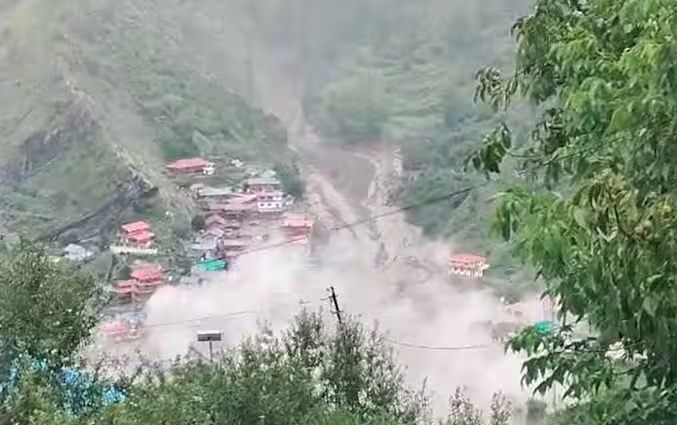 उत्तरकाशी: बादल फटने से देखते-ही-देखते धराली बाजार मलबे में तब्दील