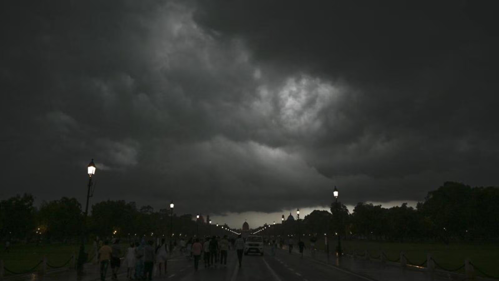 राजधानी दिल्ली में बादल-धूप की आंख मिचौली