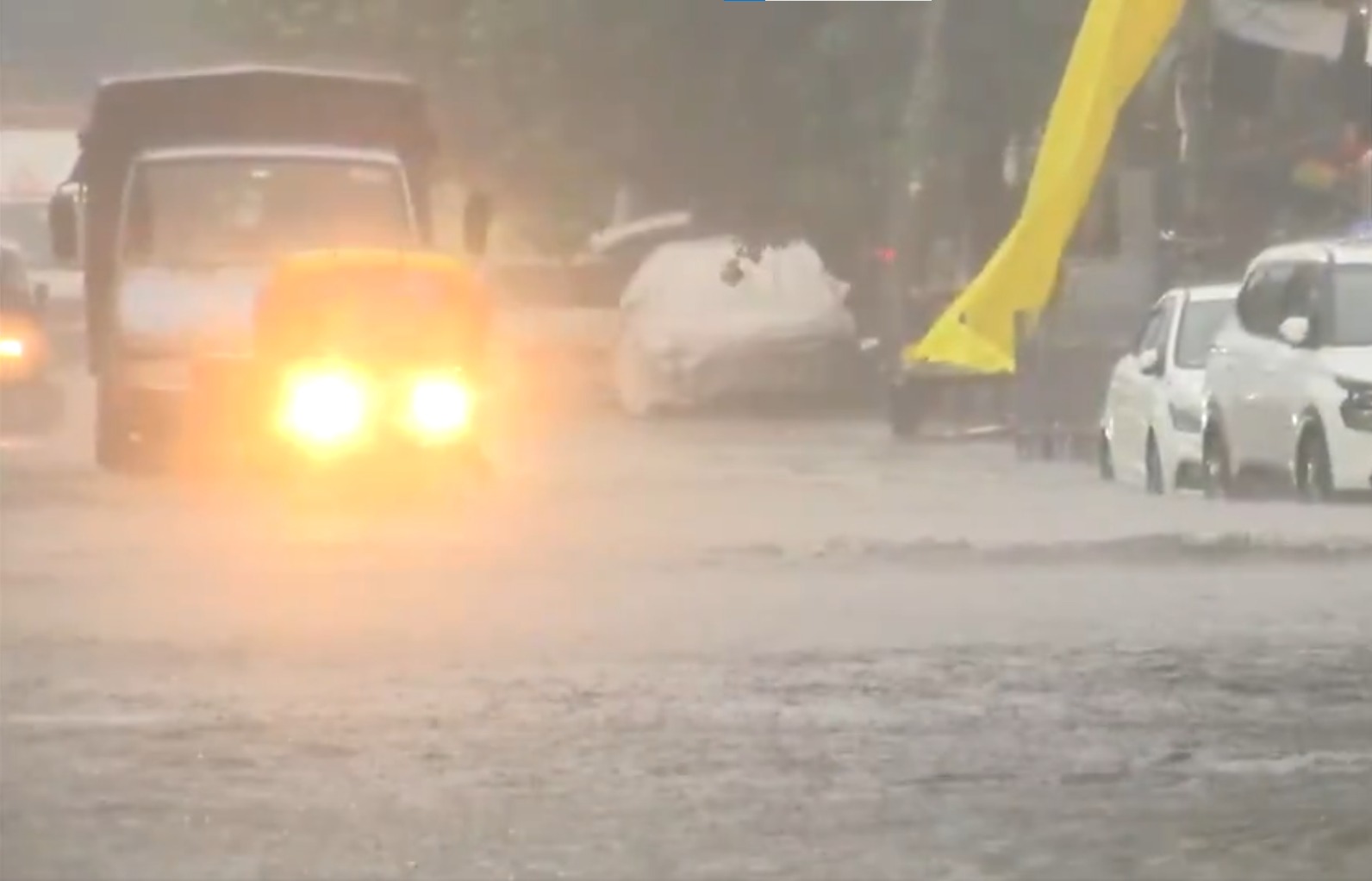 Delhi-NCR में भारी-बारिश से कई जगह जलमग्न