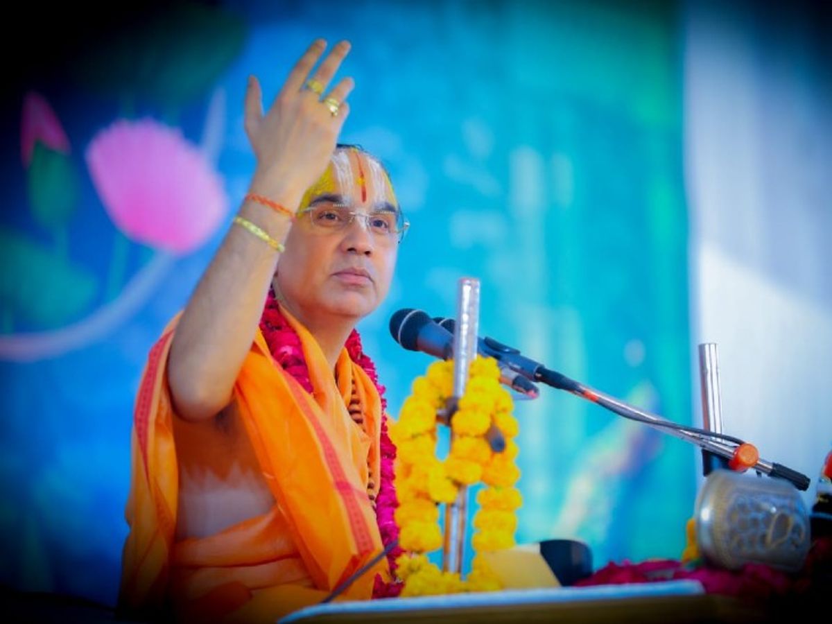 रामभद्राचार्य पर महंत राघवाचार्य ने किया तीखा प्रहार