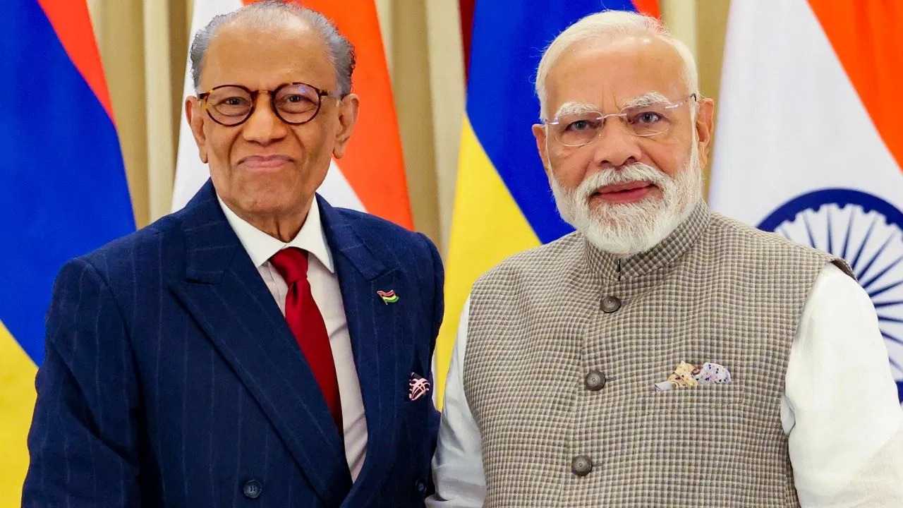 वाराणसी में बोले PM मोदी, “भारत-मॉरीशस सहयोगी नहीं, एक परिवार”