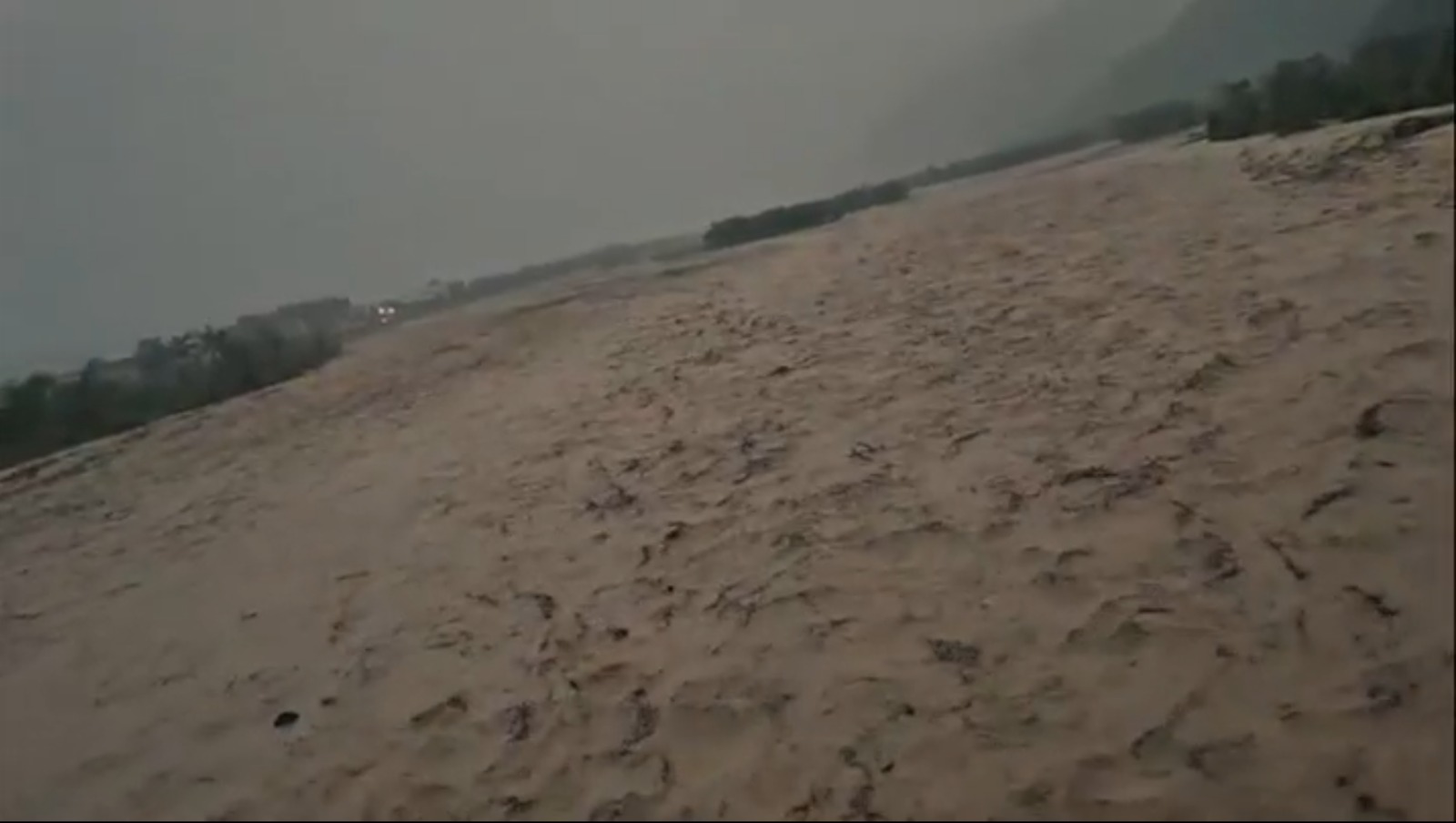 देहरादून के सहस्त्रधारा में बादल फटने से कई घर-दुकानें श्रतिग्रस्त