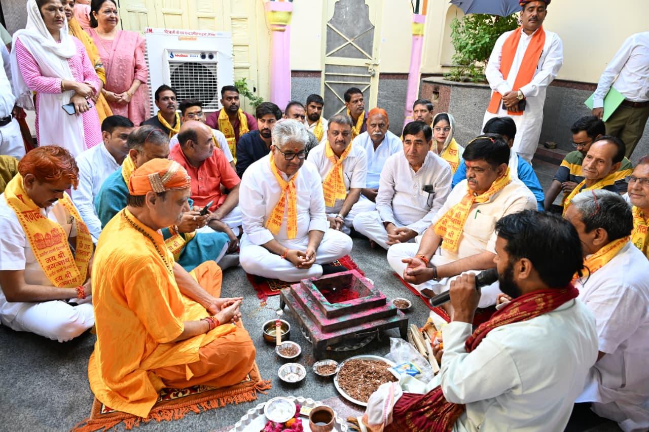 प्रधानमंत्री मोदी के जन्मदिन पर भूपेंद्र यादव ने जगन्नाथ मंदिर में की विशेष पूजा