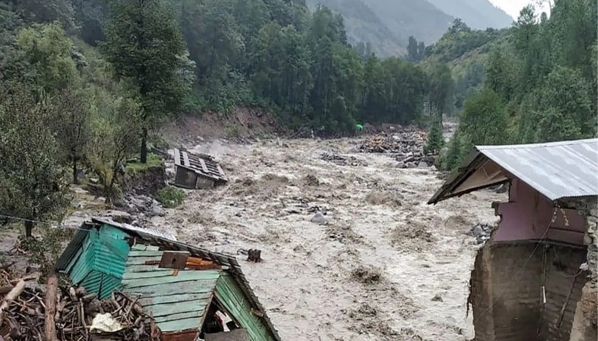 हिमाचल प्रदेश में बारिश से मची तबाही
