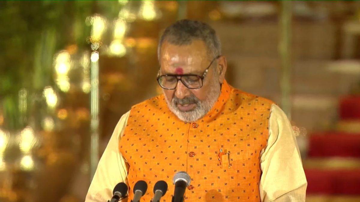 Union Minister Giriraj Singh in Ghazipur: गाजीपुर में केंद्रीय मंत्री गिरिराज सिंह ने दिया विवादित बयान