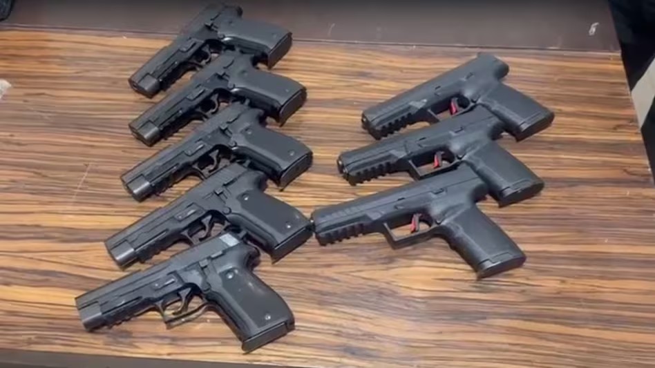 PAK से भेजे गए हथियारों का जखीरा दिल्ली से पकड़ा गया