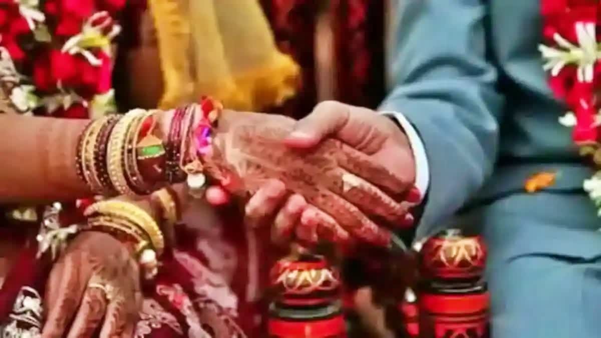 दूसरी शादी कर रहा कॉन्स्टेबल