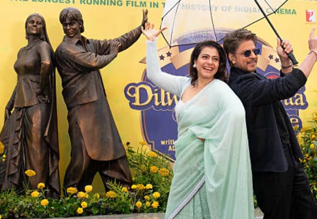 'राज-सिमरन' का स्टैच्यू