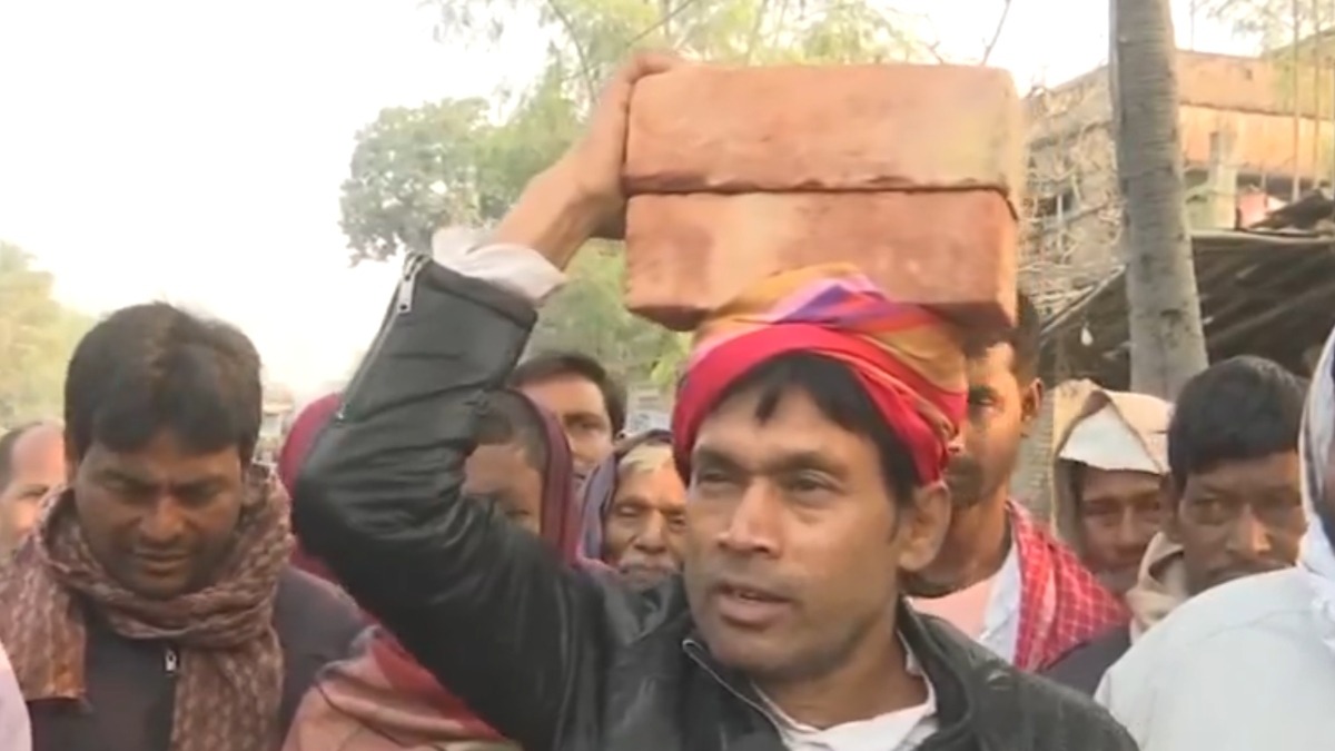 बंगाल: बाबरी मस्जिद की नींव रखने पर बवाल