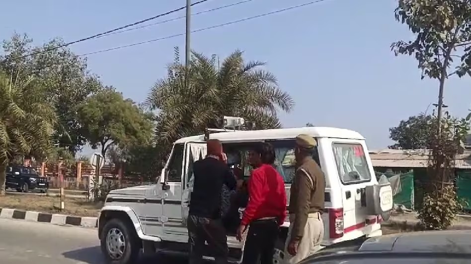 बाइक सवार को SDM ने बीच सड़क पर जड़े थप्पड़