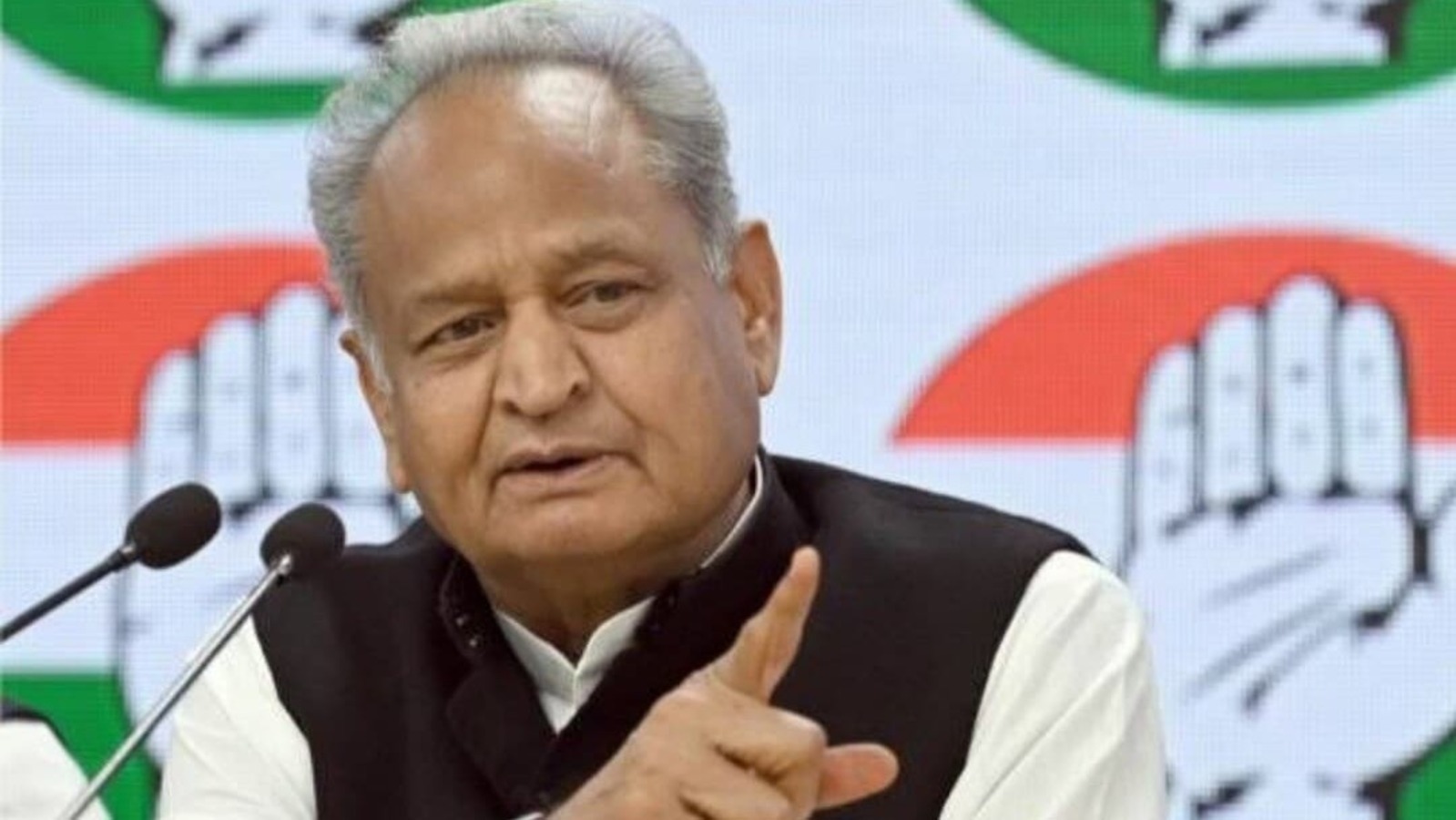 अशोक गहलोत के वार पर राठौड़ का पलटवार