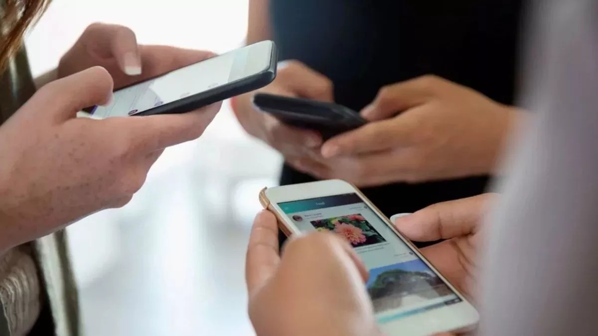 हिमाचल सरकार ने सभी स्कूलों में फोन के इस्तेमाल पर लगाया बैन