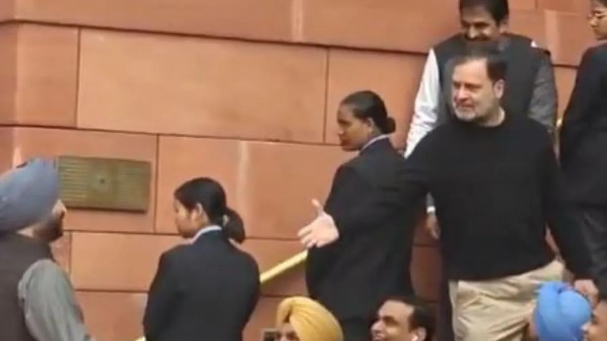 राहुल गांधी ने "माय ट्रेटर फ्रेंड" तो केंद्रीय मंत्री ने कहा 'देश का दुश्मन'