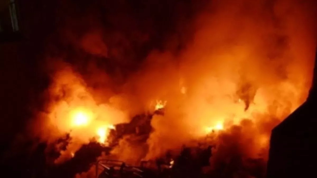 दिल्ली के पालम में लगी भयंकर आग, 7 की दर्दनाक मौत, रेस्क्यू जारी