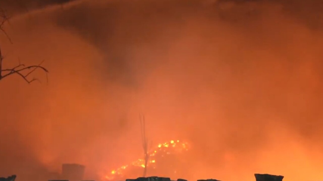 दिल्ली के रिठाला में लगी भीषण आग