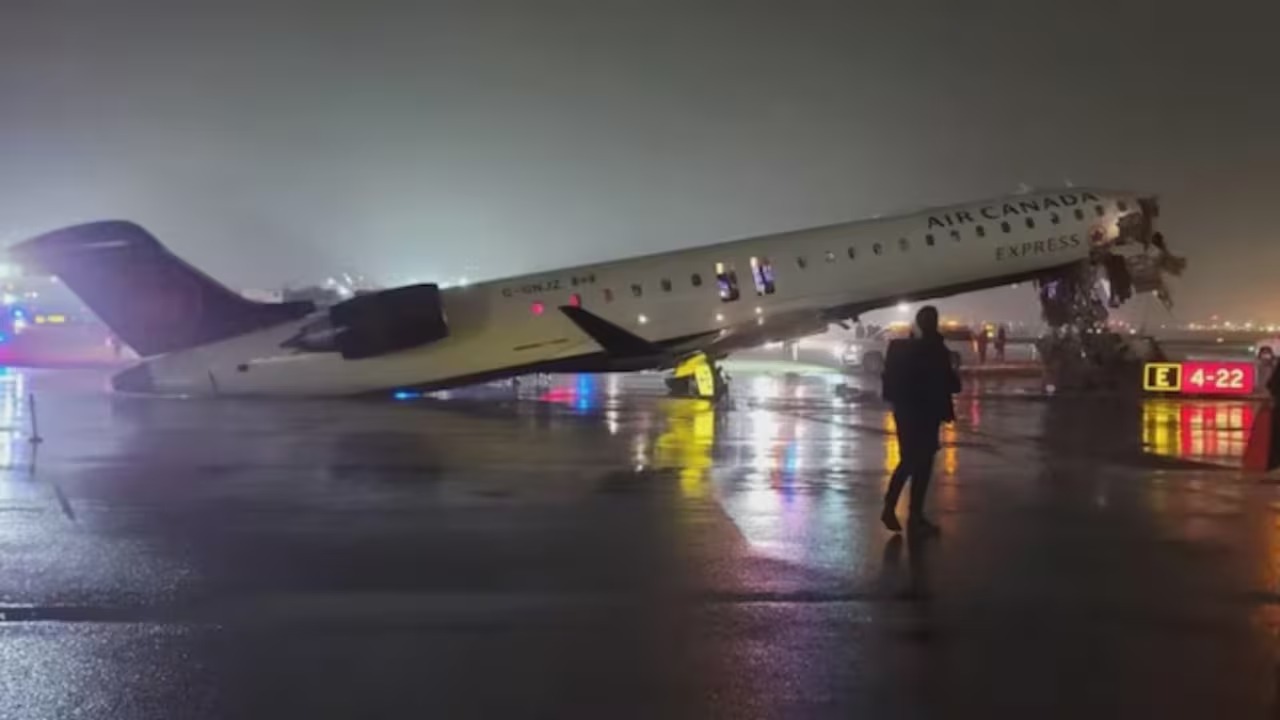 न्यूयार्क में बड़ा हादसा, फायर ट्रक से टकराया Air Canada का विमान