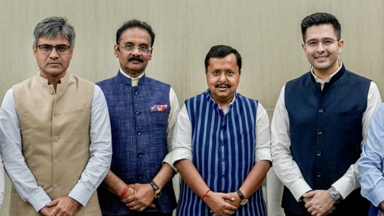 AAP को लगा बड़ा झटका, राज्यसभा सभापति से मिली 7 बागी विधायकों को BJP में विलय की मंजूरी