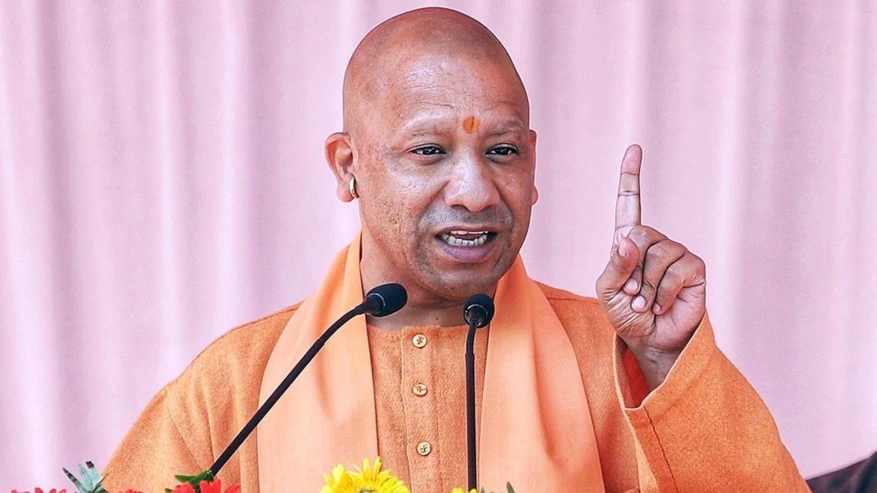 यूपी में मौसम की मार पर CM योगी का अधिकारियों को निर्देश