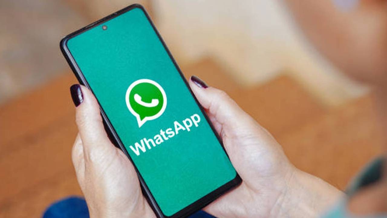 WhatsApp पर आ रहा है यह नया फीचर, मैसेज से पहले हाइड कर पाएंगे... 8 WhatsApp पर आ रहा है यह नया फीचर