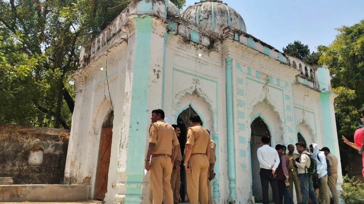 कसमंडी किला-मस्जिद विवाद: प्रशासन का बड़ा फैसला, बकरीद नमाज पर रोक, भारी सुरक्षा बल तैनात 7 कसमंडी किला-मस्जिद विवाद