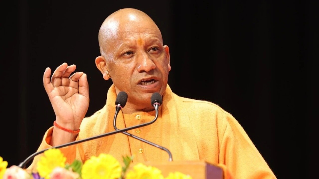 भीषण गर्मी को लेकर अलर्ट पर यूपी सरकार, CM योगी ने दिए ने दिए ये निर्देश 2 CM योगी