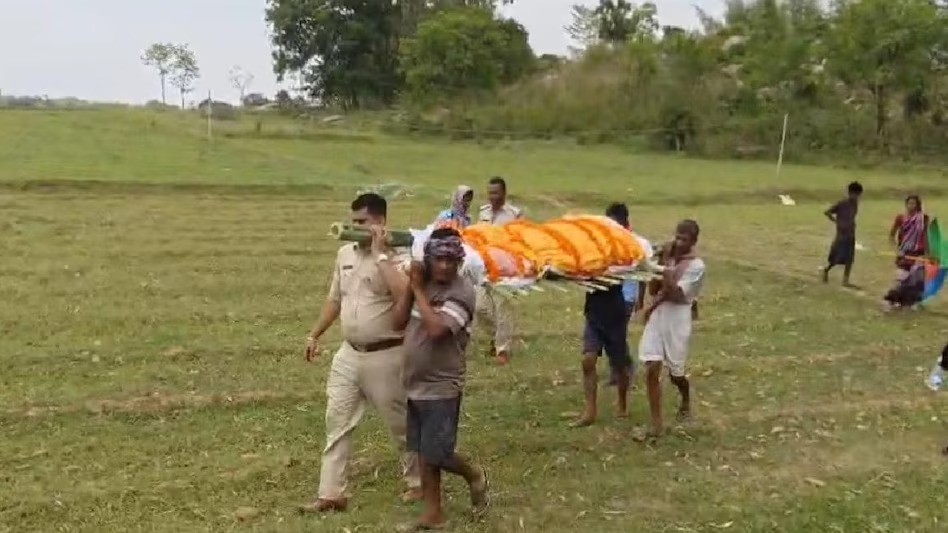 मानवता की मिसाल बने थाना प्रभारी, खुद कंधा देकर कराया अंतिम संस्कार