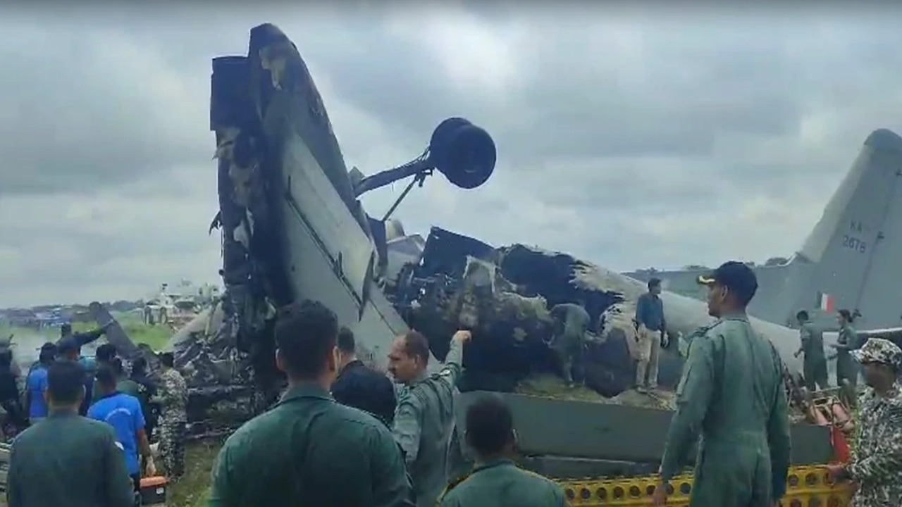IAF का विमान क्रैश, जोरहाट एयरबेस पर रेस्क्यू ऑपरेशन जारी 1 IAF का विमान क्रैश, जोरहाट एयरबेस पर रेस्क्यू ऑपरेशन जारी