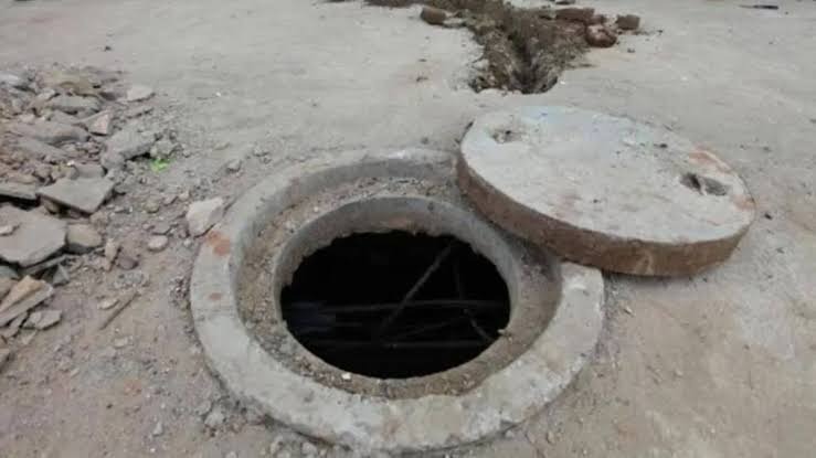 दिल्ली: सेप्टिक टैंक में जहरीली गैस से दम घुटने से 3 लोगों की मौत
