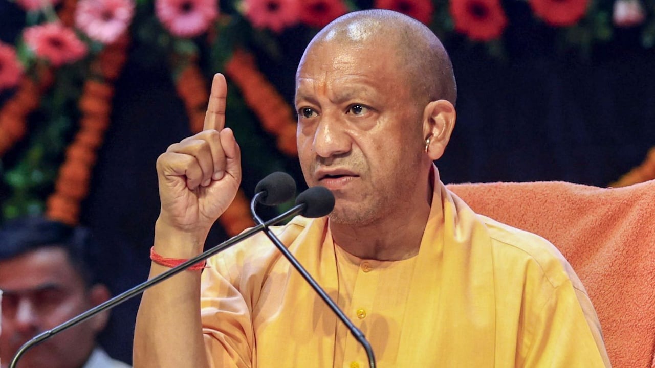 आजमगढ़ में बोले CM Yogi, "अखिलेश जी की बेटी पर अभद्र टिप्पणी हुई, मैने दर्ज करवाई FIR" 1 आजमगढ़ में बोले CM Yogi