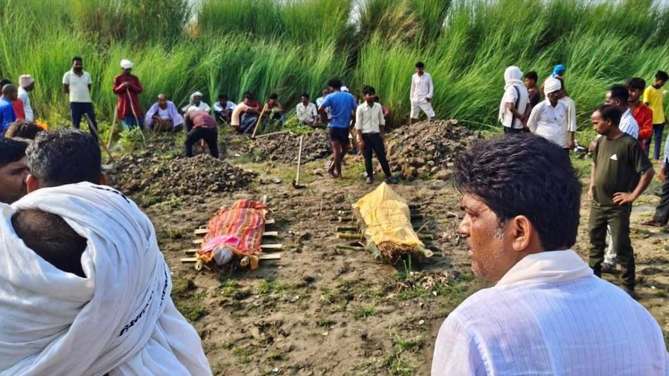 पिता की मौत के बाद सदमे में बेटे ने भी तोड़ा दम