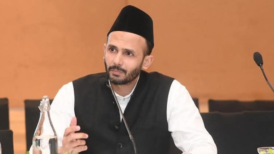 CM योगी के बयान पर भड़के सपा सांसद जियाउर्रहमान बर्क, बोले- संविधान से चलेगा देश 4 CM योगी के बयान पर भड़के सपा सांसद जियाउर्रहमान बर्क