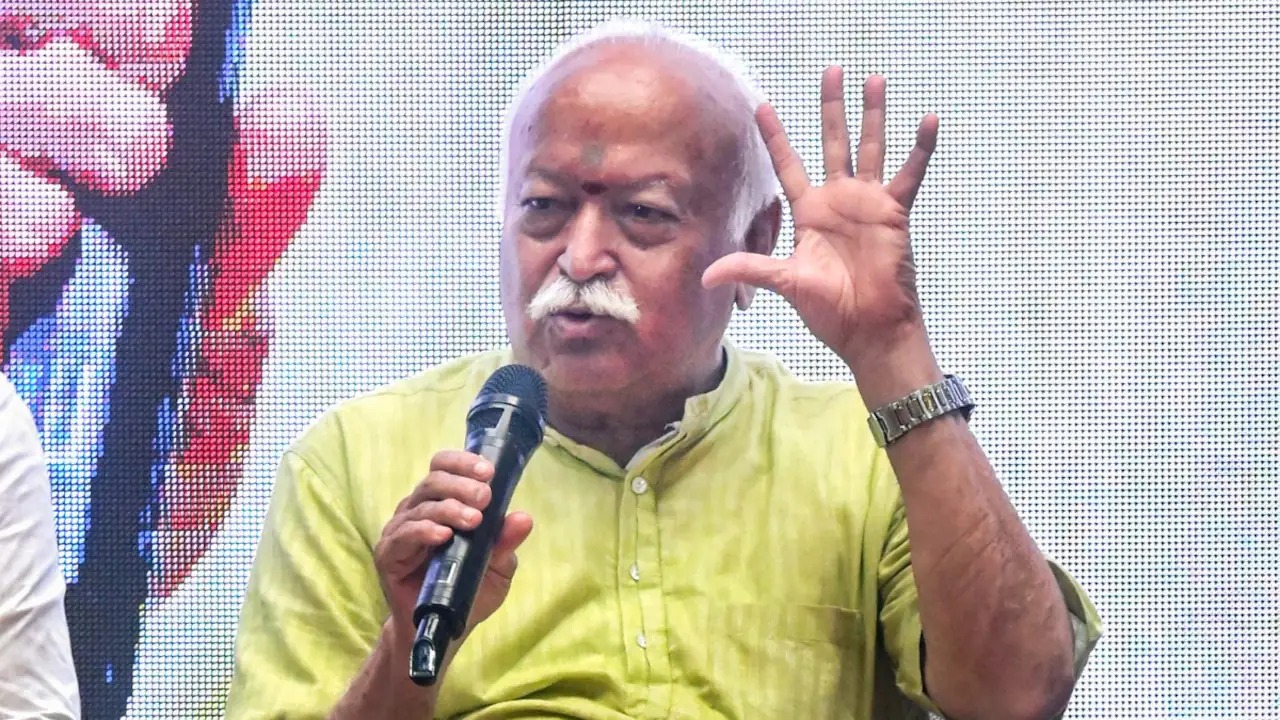 मोहन भागवत बोले- बच्चों पर आदेश नहीं, संवाद और संस्कार का असर सबसे ज्यादा