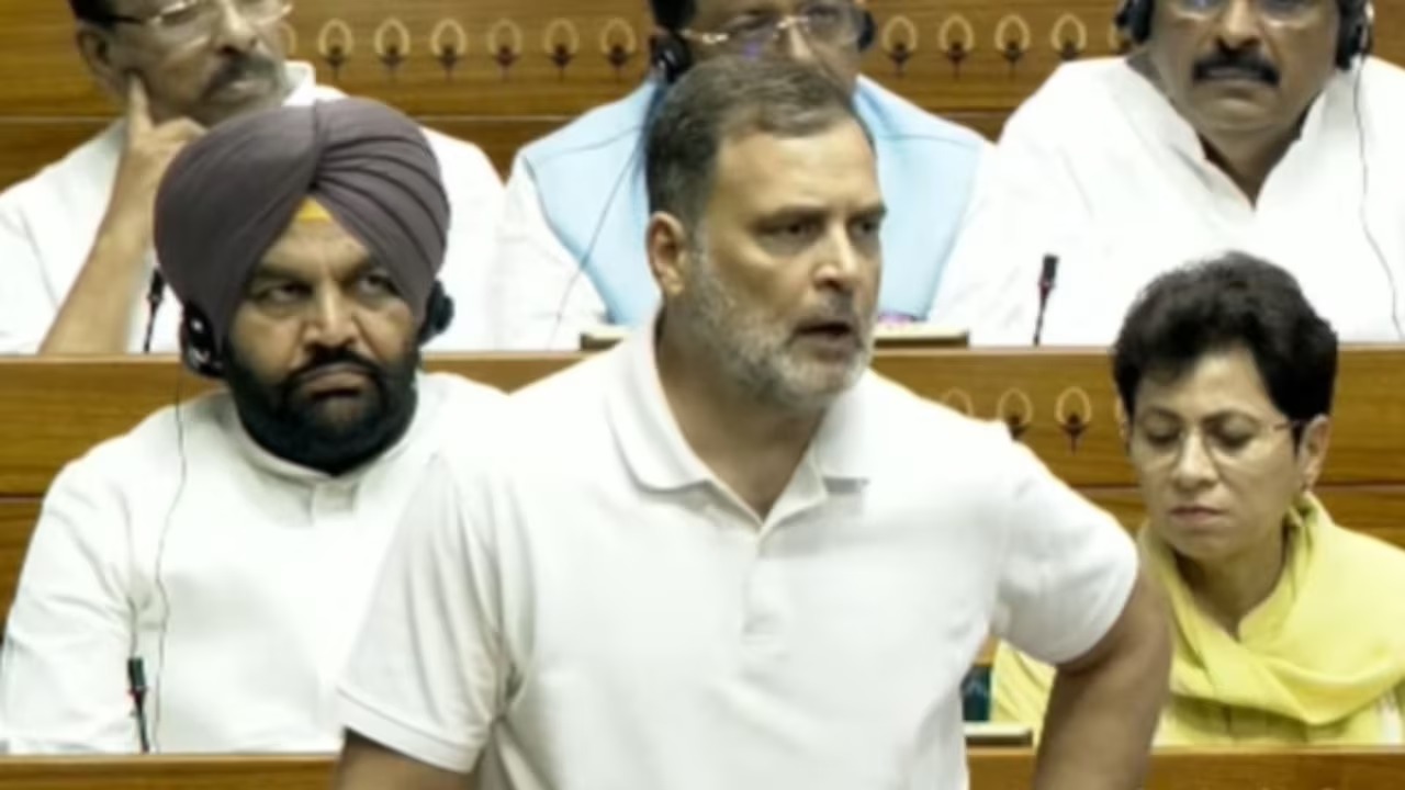 संसद में विपक्ष का हंगामा, राहुल गांधी ने सरकार से की ये मांग 1 राहुल गांधी ने सरकार से की ये मांग