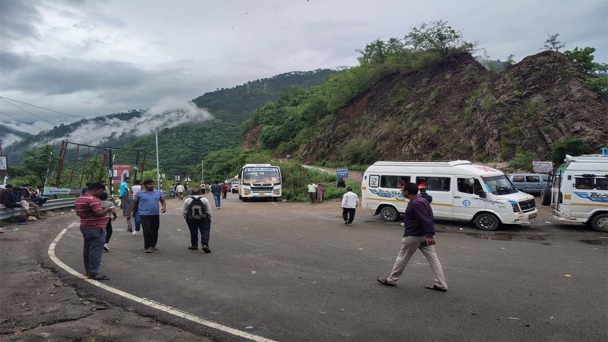उत्तराखंड में मॉनसून की बारिश का कहर, ऋषिकेश में राफ्टिंग पर रोक, बद्रीनाथ हाईवे बंद 4 उत्तराखंड में मॉनसून की बारिश का कहर