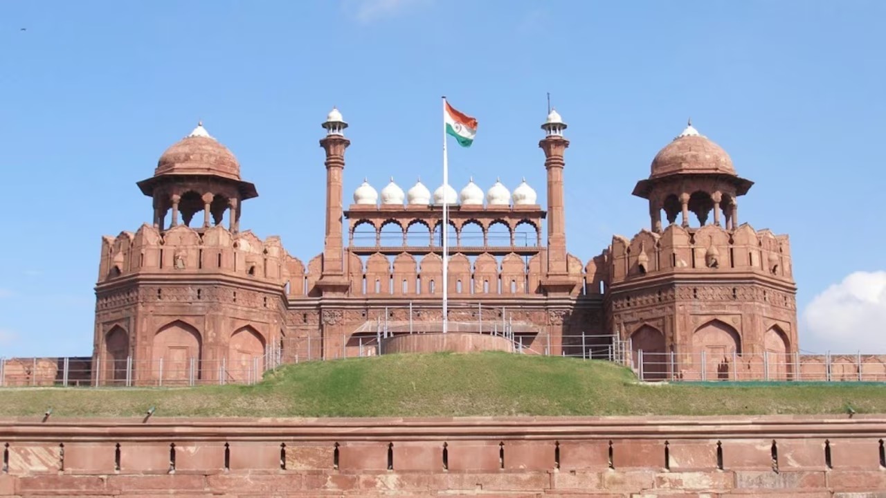 लाल किले को बम से उड़ाने की धमकी, मच गया हड़कंप 4 लाल किले को बम से उड़ाने की धमकी