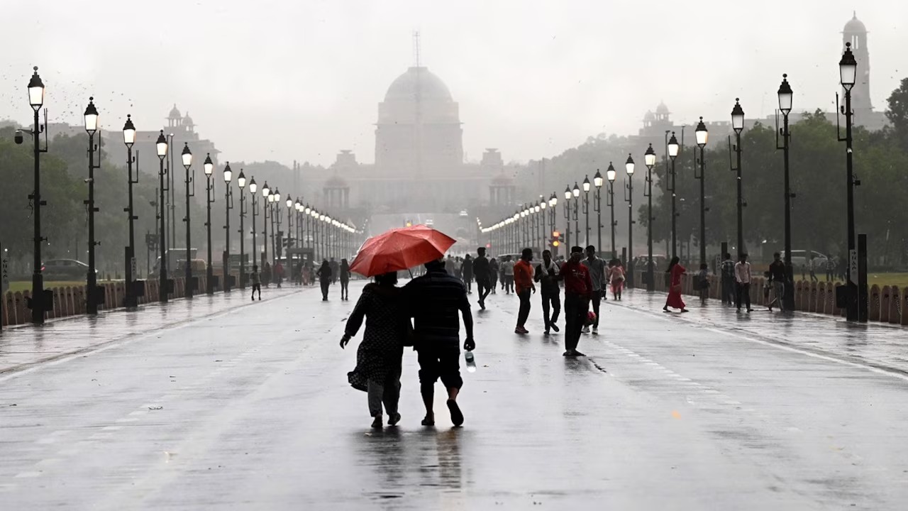 दिल्ली-NCR में झमाझम बारिश का अलर्ट, जानिए क्या है IMD का अलर्ट ? 2 दिल्ली-NCR में झमाझम बारिश का अलर्ट
