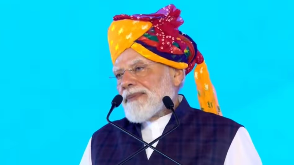 PM मोदी ने दिखाई देश की पहली हाइड्रोजन ट्रेन को हरी झंडी, बोले- यह दुनिया की सबसे ताकतवर ट्रेन 3 PM मोदी ने दिखाई देश की पहली हाइड्रोजन ट्रेन को हरी झंडी
