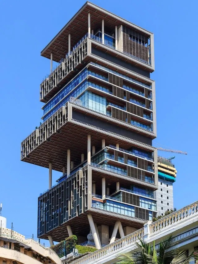 एंटीलिया: मुंबई की उस इमारत की कहानी, जिसे घर कहना शायद कम होगा 3 Antilia 2