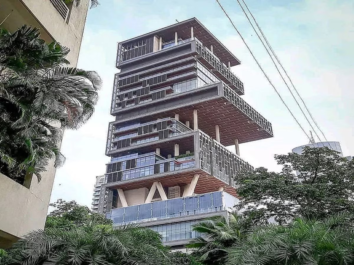 एंटीलिया: मुंबई की उस इमारत की कहानी, जिसे घर कहना शायद कम होगा 2 Antilia 3