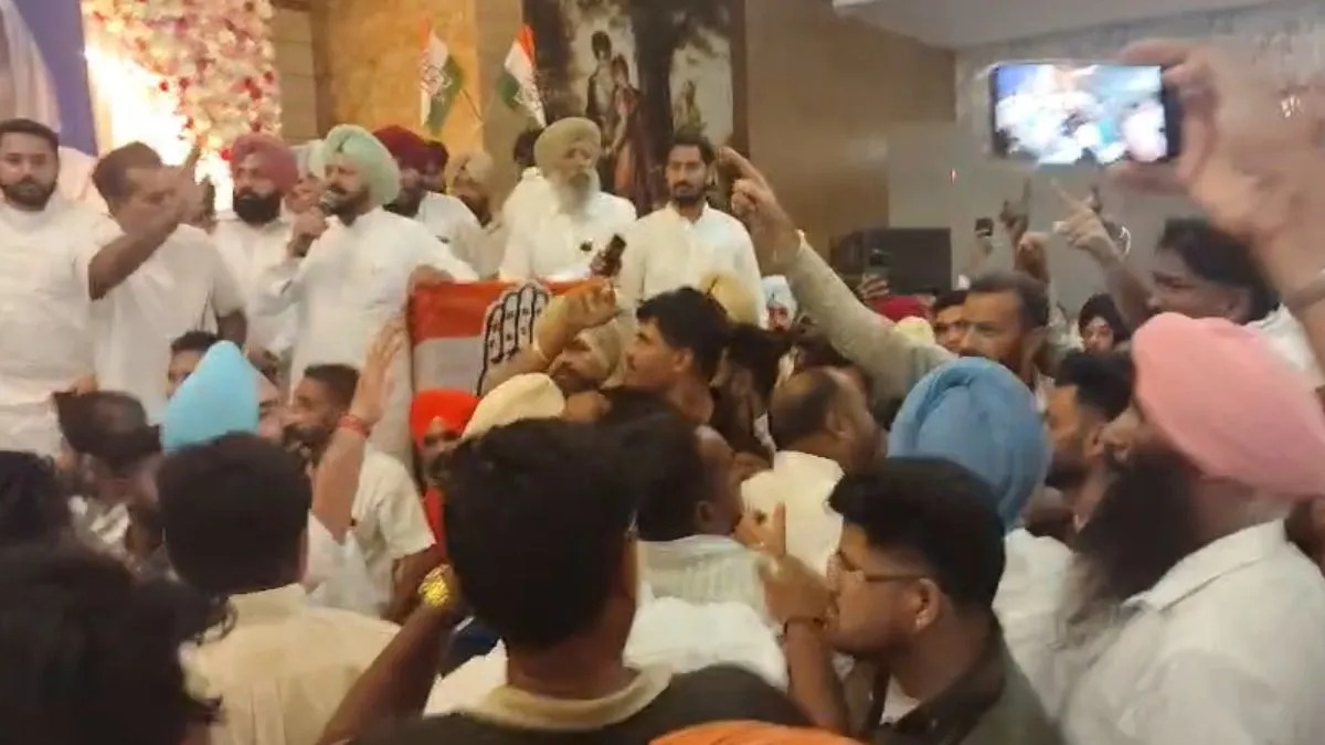 पंजाब कांग्रेस की बैठक में हंगामा, 'चन्नी जिंदाबाद' के नारों पर भड़कीं रज़िया सुल्ताना