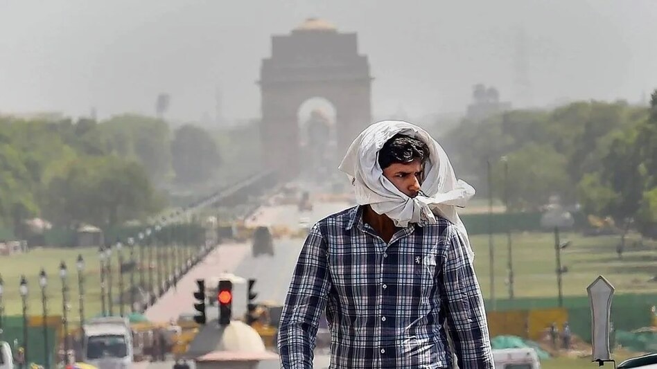 दिल्ली में बारिश का इंतजार, उमस से बढ़ी परेशानी, जानिए कब होगी बारिश ? 3 दिल्ली में बारिश का इंतजार, उमस से बढ़ी परेशानी