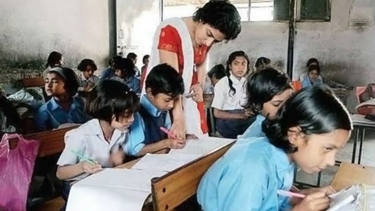 राजस्थान में 76 हजार गेस्ट टीचरों की भर्ती, जानिए कितनी मिलेगी सैलरी और कैसे होगी भर्ती ? 5 राजस्थान में 76 हजार गेस्ट टीचरों की भर्ती
