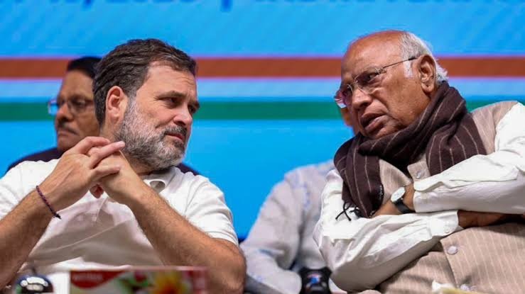 खड़गे के मंच के ‘शुद्धिकरण’ पर राहुल गांधी भड़के, PM से की FIR की मांग