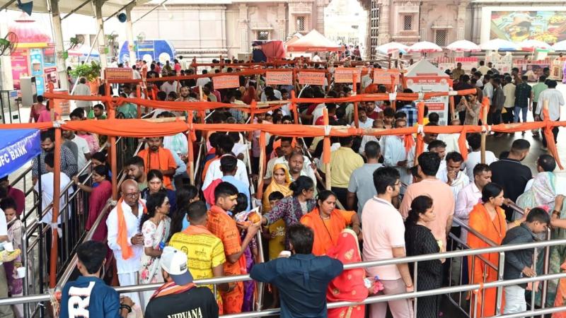 सावन में काशी विश्वनाथ धाम में रिकॉर्ड भीड़, 19 दिनों में 53.69 लाख से ज्यादा भक्तों ने किए दर्शन 7 kasha vashavanatha thhama ma tha